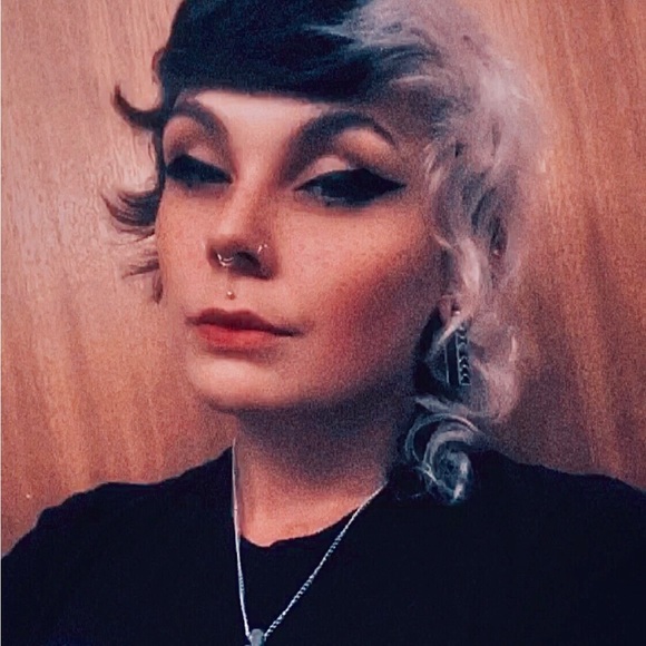 Meet your Posher, Cheyenne - Picture 3 of 3